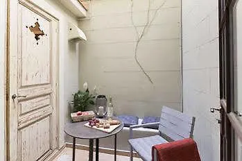 Nextdoor Gaudi Apartment