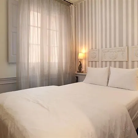 Nextdoor Gaudi Apartment