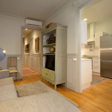 Nextdoor Gaudi Apartment Barcelona